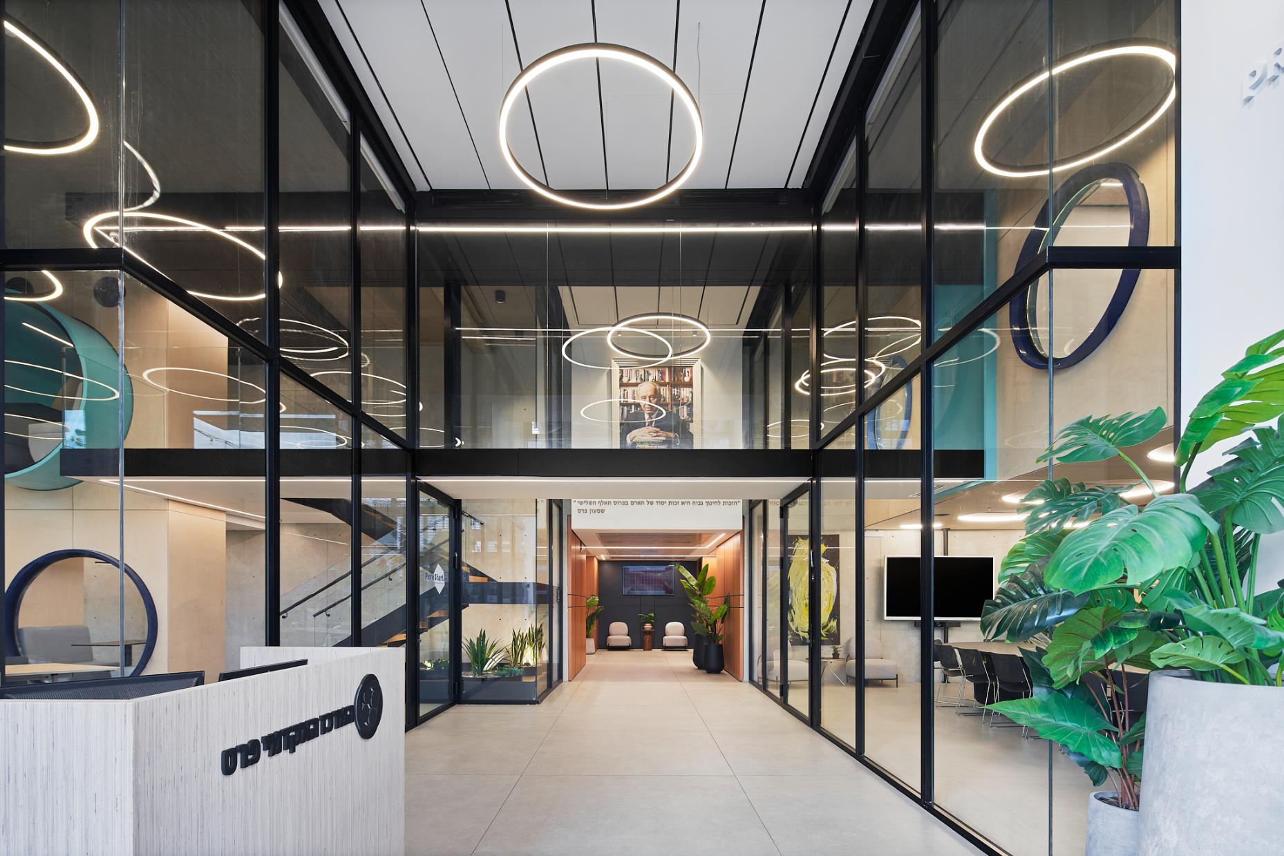 Hai Konstantini - Peres Center for Carreer Development (by Lior Teitler) 01
