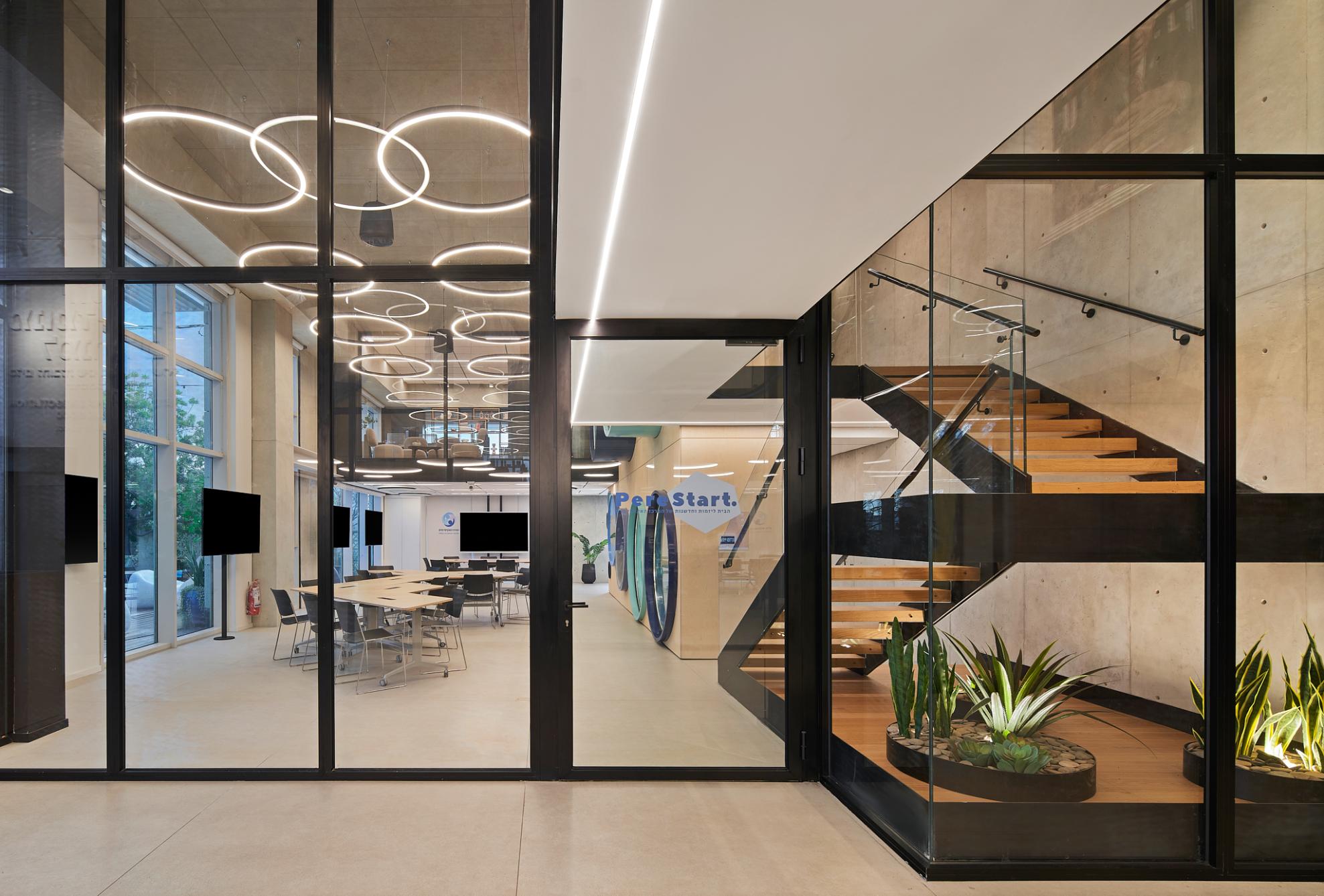 Hai Konstantini - Peres Center for Carreer Development (by Lior Teitler) 07